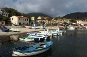 Xtrallusion photo library of independent, self-guided walking and sightseeing holidays in Italy. Pictures, images, photos and photographs taken along the way of this 1-day walking itinerary, to give you a visual impression of the day's walk.